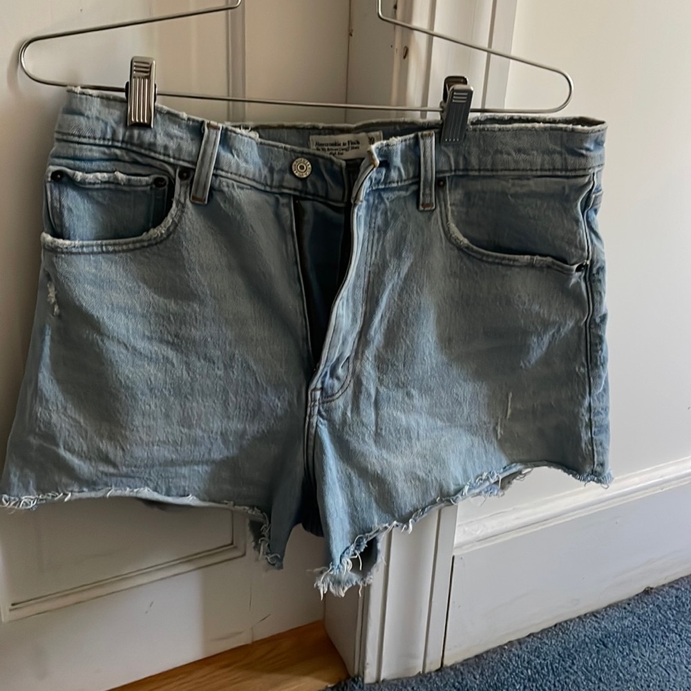 Abercrombie High Rise 90’s Relaxed Cutoff Short